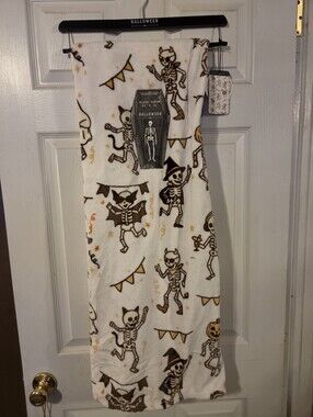 Dresssed Up NWT skeleton Plush Throw